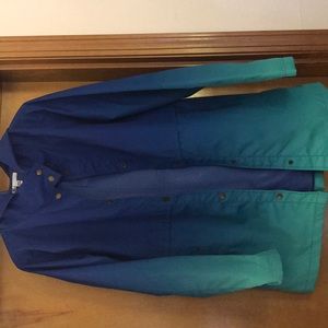 A women’s Volcom coat.